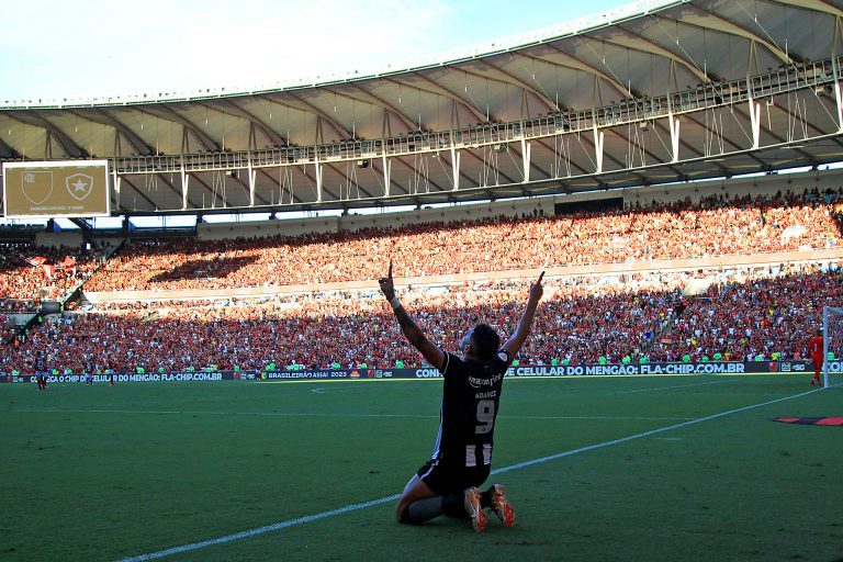 Tiquinho Soares irá reforçar o Botafogo contra o Flamengo