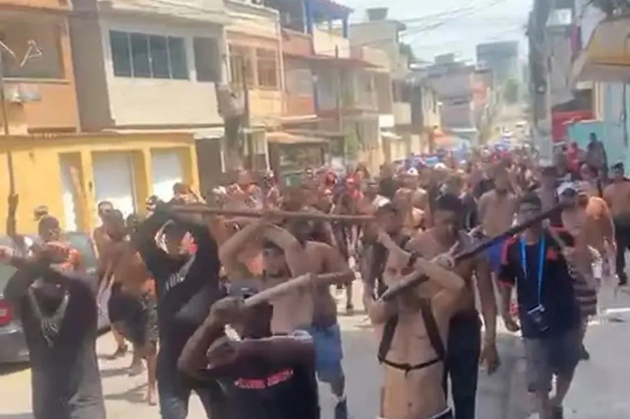 Torcedores de Flamengo x Botafogo se confrontaram na Zona Norte do Rio de Janeiro