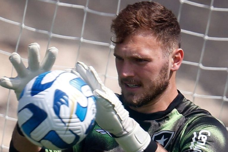 Lucas Perri em ação pelo Botafogo