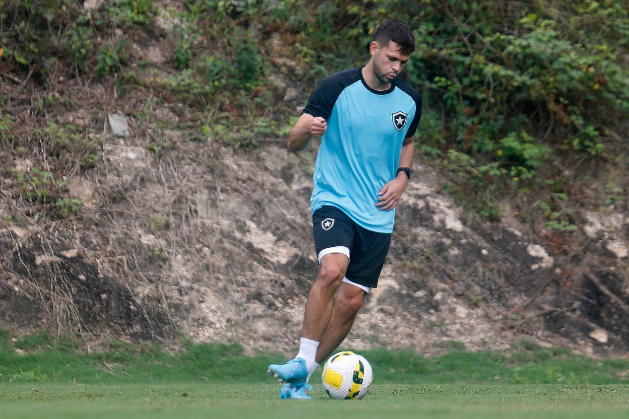 Jacob Montes em ação pelo Botafogo