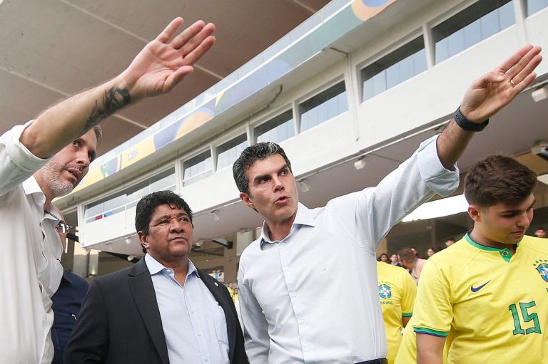 Ednaldo Rodrigues e Helder Barbalho negociam abertura do treino da Seleção Brasileira