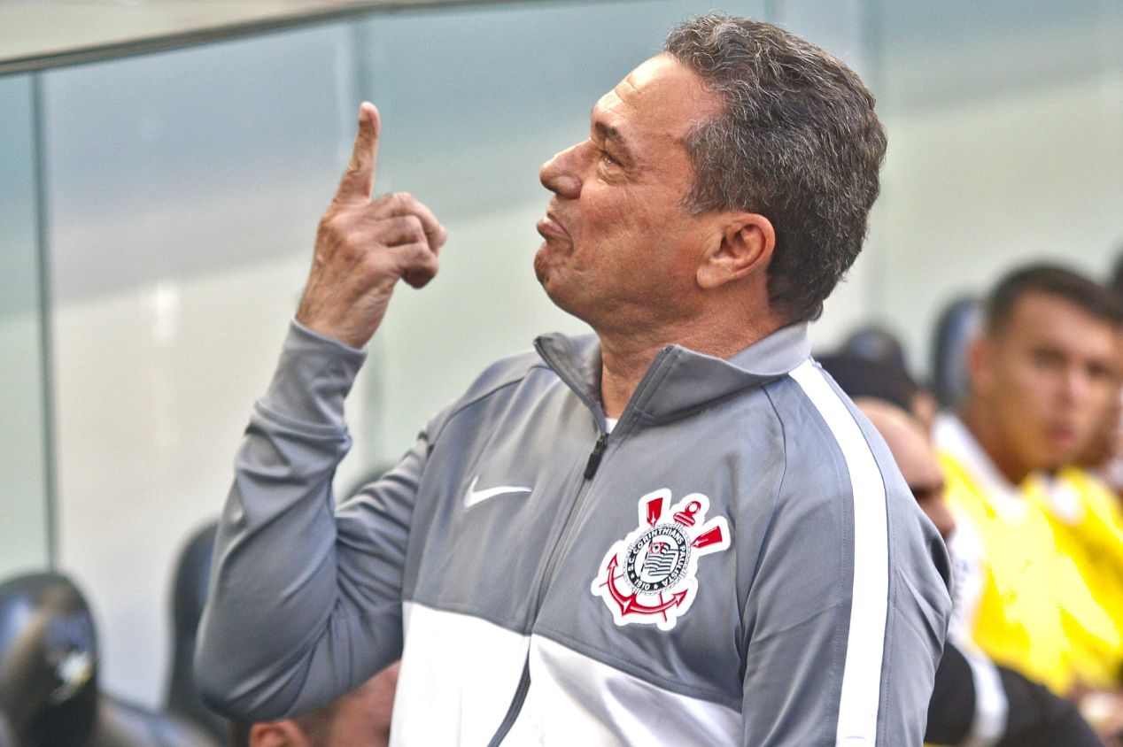 Vanderlei Luxemburgo não é mais técnico do Corinthians