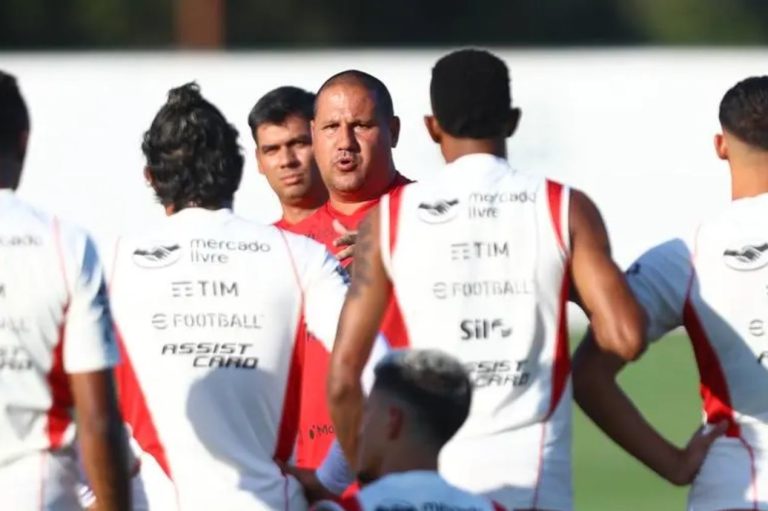 Mário Jorge, técnico do time sub-20, deve comandar interinamente o Flamengo contra o Bahia