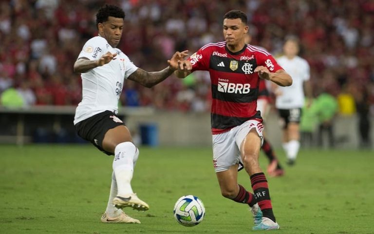 Flamengo x Corinthians se enfrentam pelo Campeonato Brasileiro