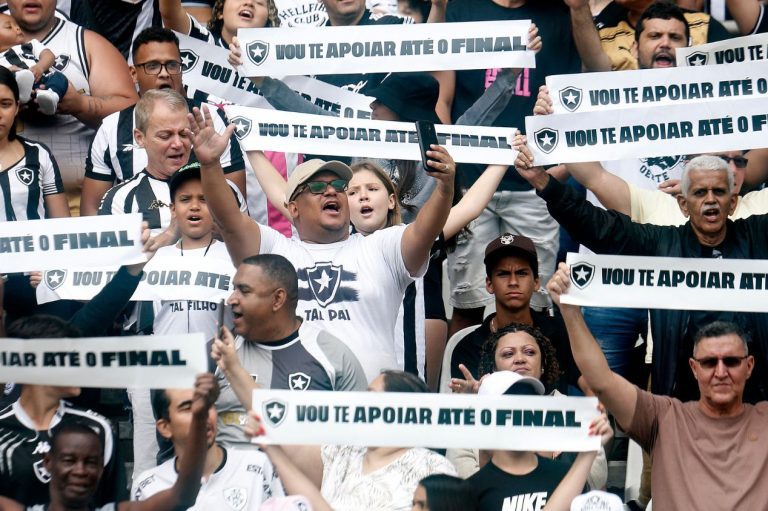 Torcida do Botafogo esgota ingressos para jogo contra o Goiás pelo Brasileirão