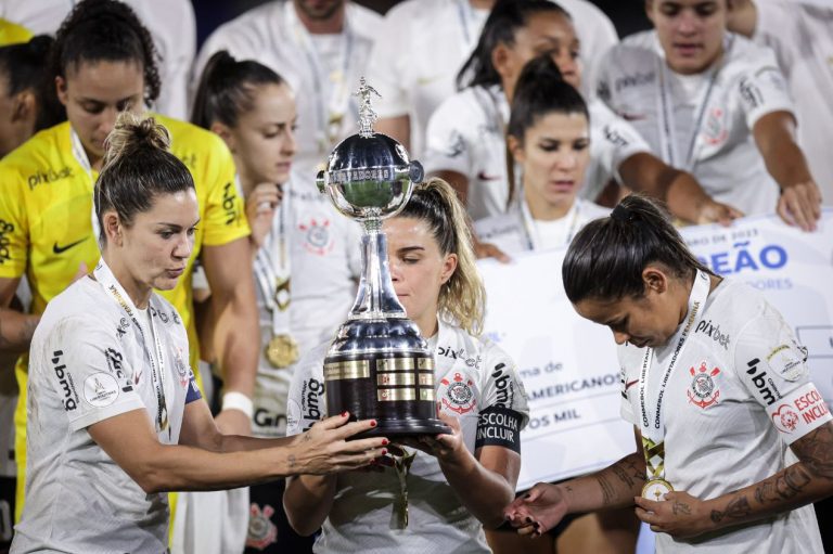 Corinthians derrota Palmeiras e conquista tetra da Libertadores Feminina