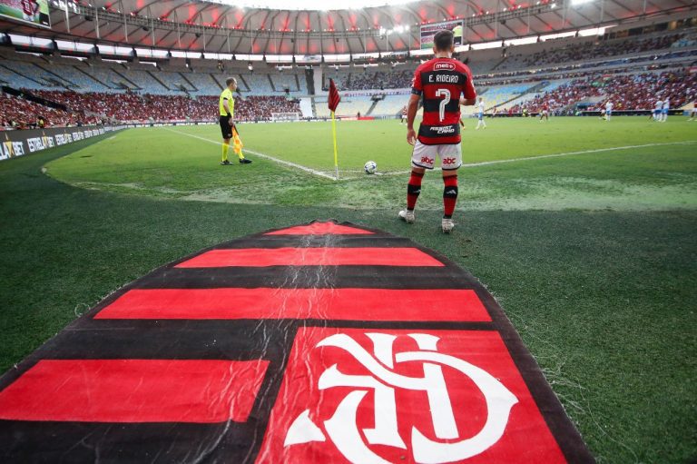 Everton Ribeiro em ação pelo Flamengo