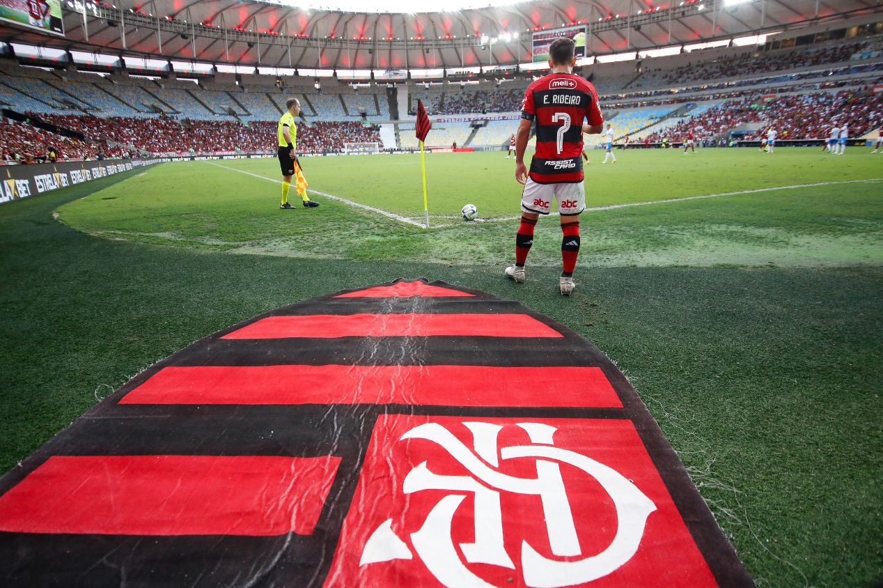 Everton Ribeiro em ação pelo Flamengo