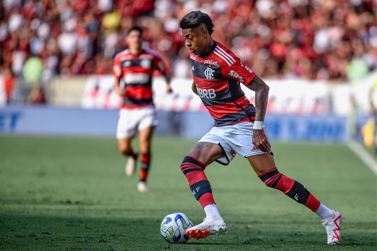 Bruno Henrique negocia renovação de contrato com o Flamengo