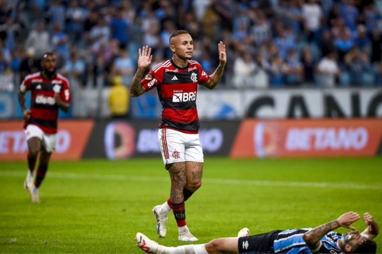 Everton Cebolinha teve atuação destacada pelo Flamengo contra o Grêmio