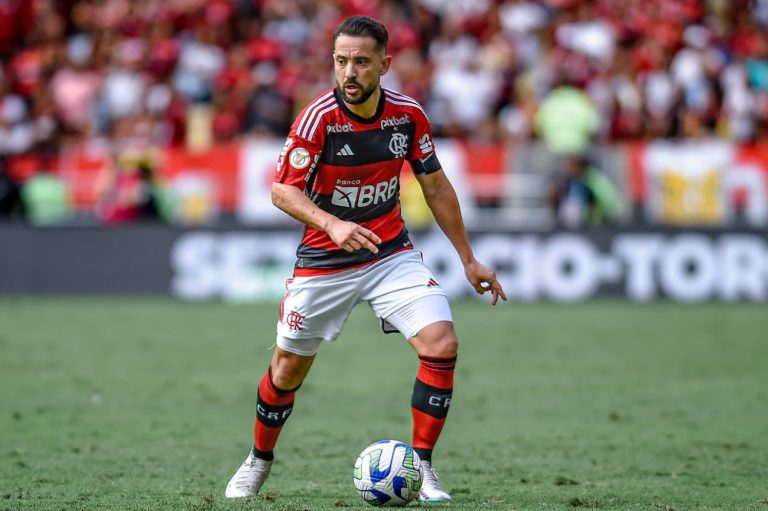 Éverton Ribeiro tem contrato com o Flamengo até dezembro de 2023