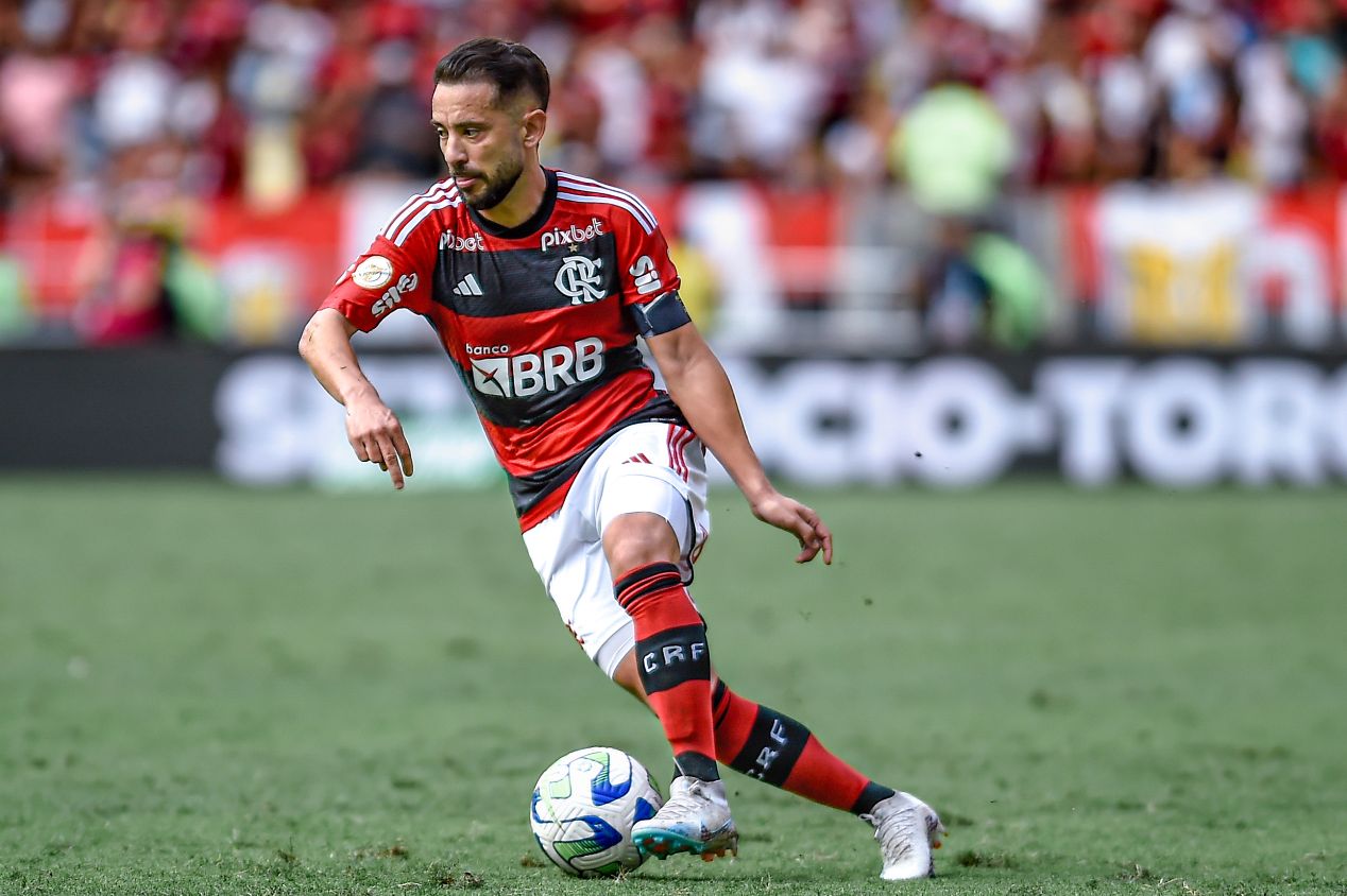 Éverton Ribeiro está perto de renovar contrato com o Flamengo