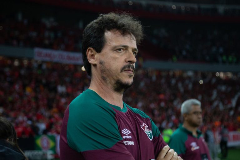 Fernando Diniz em ação pelo Fluminense
