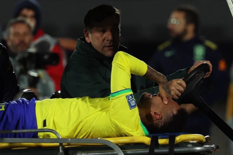 Neymar se lesionou no jogo entre Brasil x Urugua