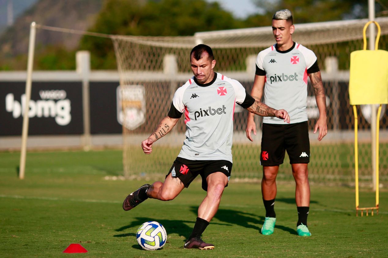 Gary Medel em ação pelo Vasco