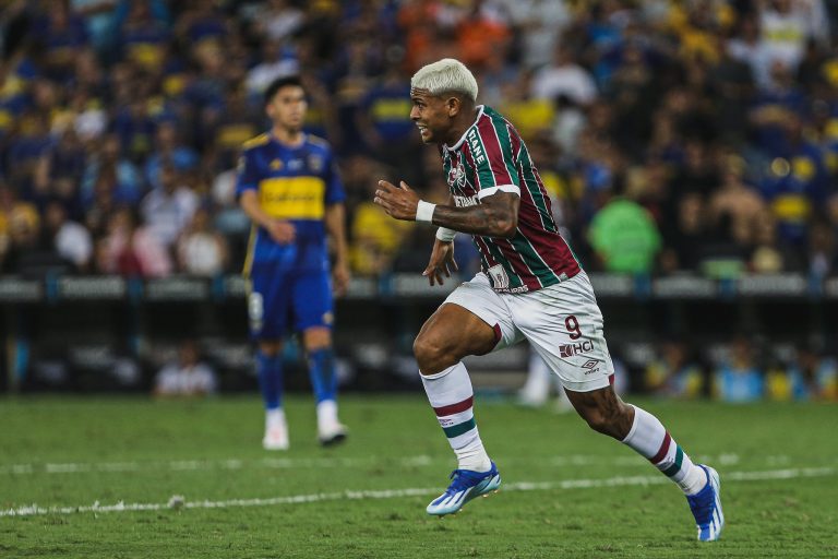 John Kennedy em ação pelo Fluminense