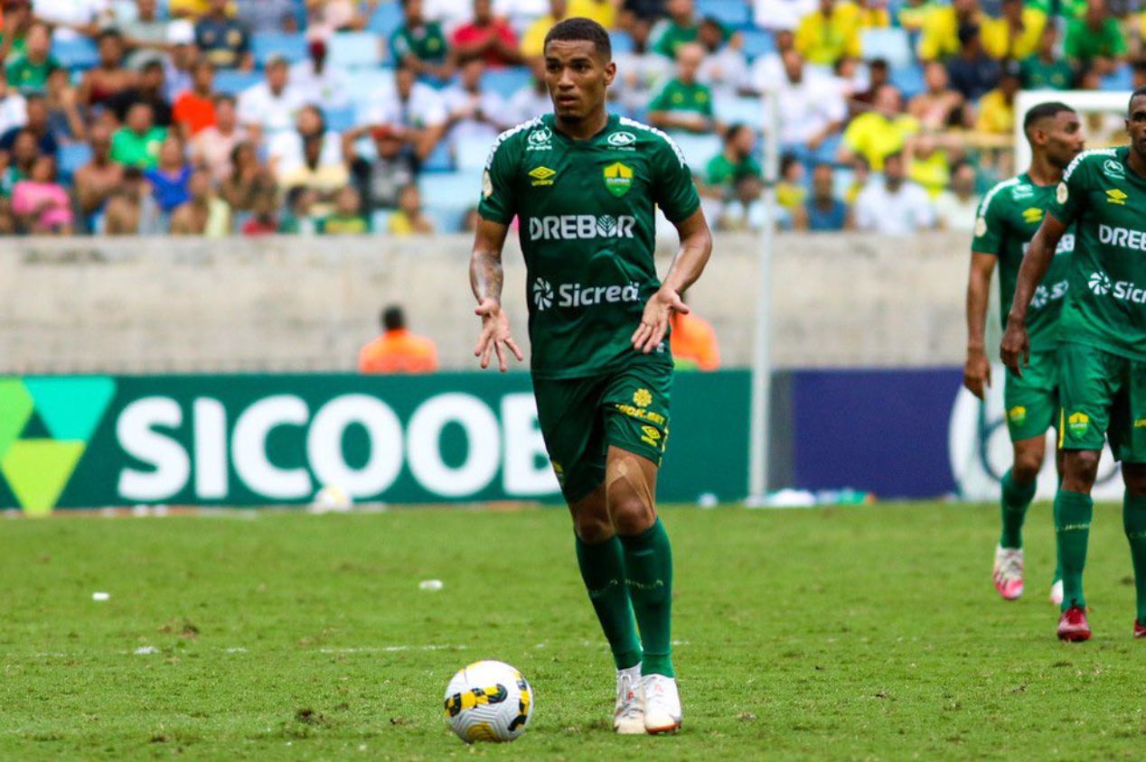 Denilson em ação pelo Cuiabá