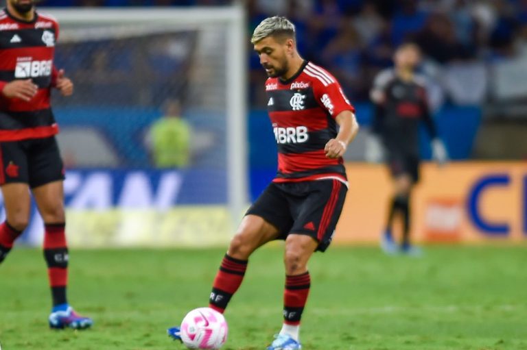 Giorgian De Arrascaeta em ação pelo Flamengo
