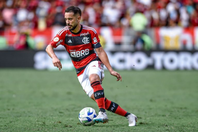 Éverton Ribeiro em ação pelo Flamengo