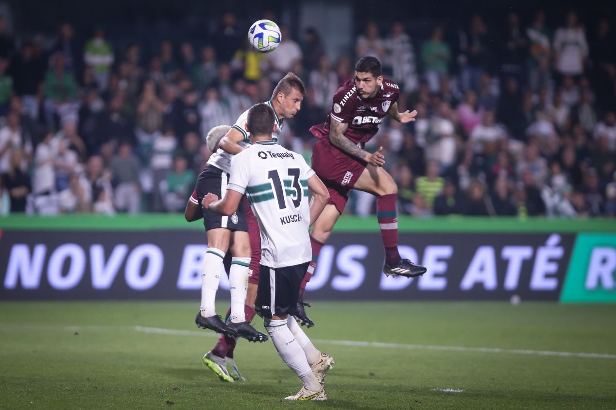 Nino em ação pelo Fluminense