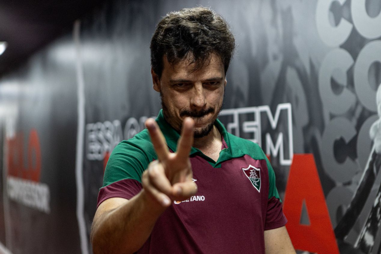 Fernando Diniz em ação pelo Fluminense