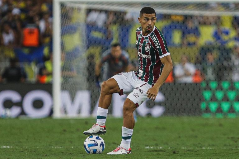 André em ação pelo Fluminense