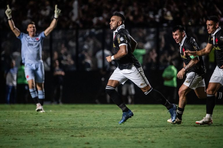 Dimitri Payet em ação pelo Vasco