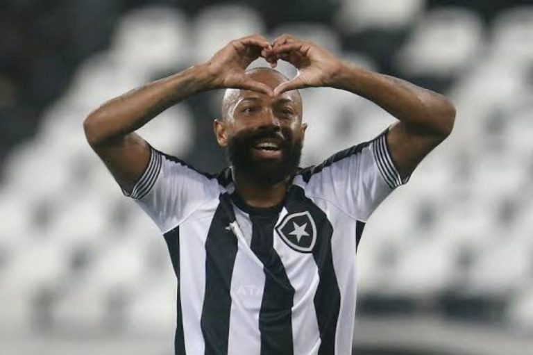 O atacante Chay voltará ao Botafogo em 2024