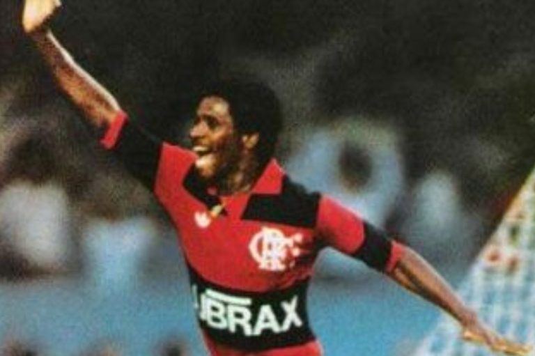 Adílio em ação pelo Flamengo