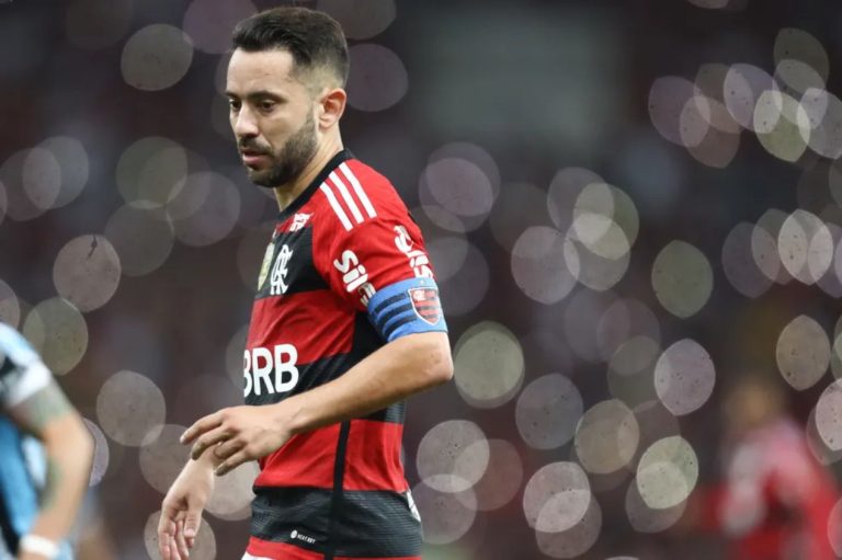 Éverton Ribeiro em ação pelo Flamengo