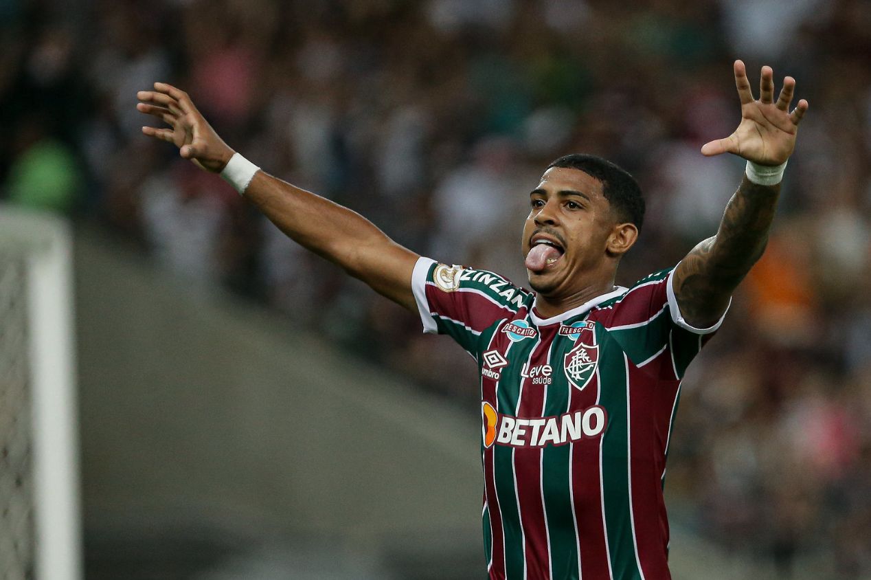 John Kennedy em ação pelo Fluminense