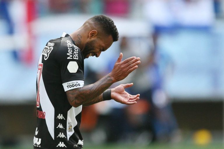 Alex Teixeira em ação pelo Vasco